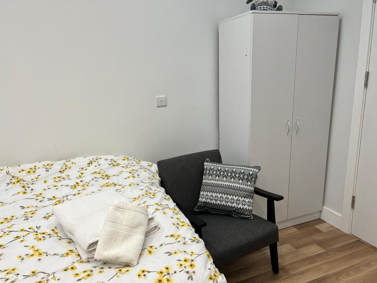 Park View Serviced Apartment - Next To Northolt Tube Station - Near Central London & Wembley Bagian luar foto
